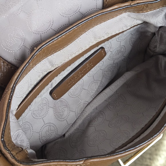 Michael Kors Tan Brown Leather Flap Buckle Crossbody Shoulder Bag Purse Boho - Picture 10 of 14